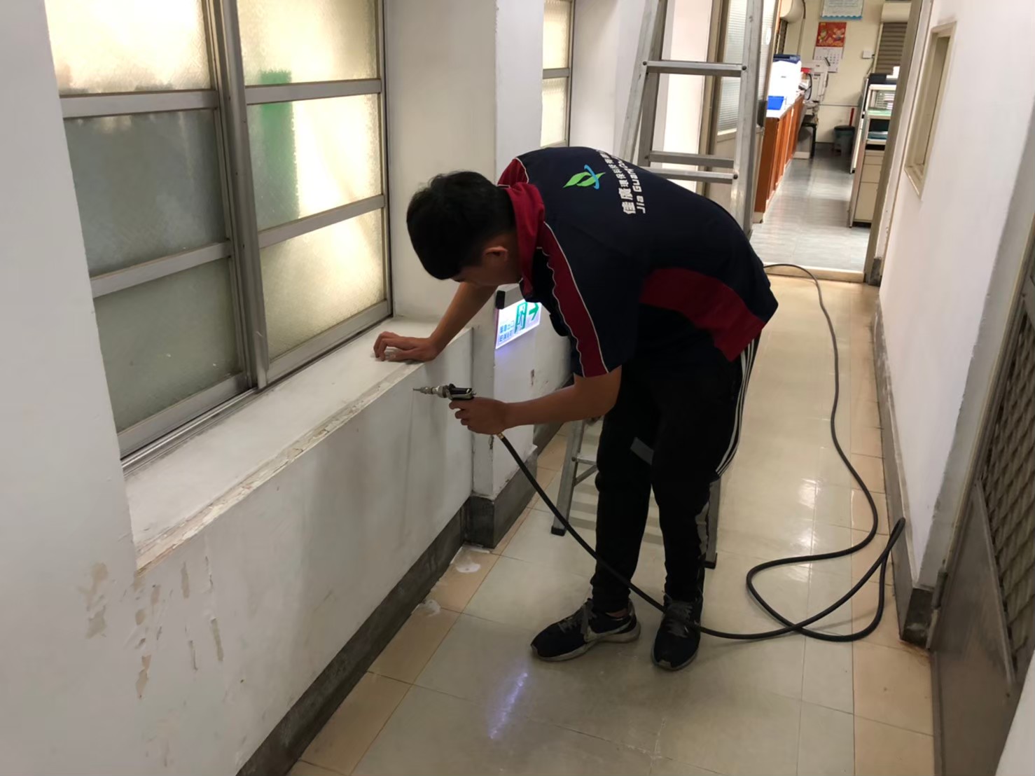 高雄案件除白蟻工程進行中